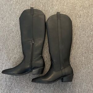 NWOT Sommer Western Boots -
Universal Thread Black 8